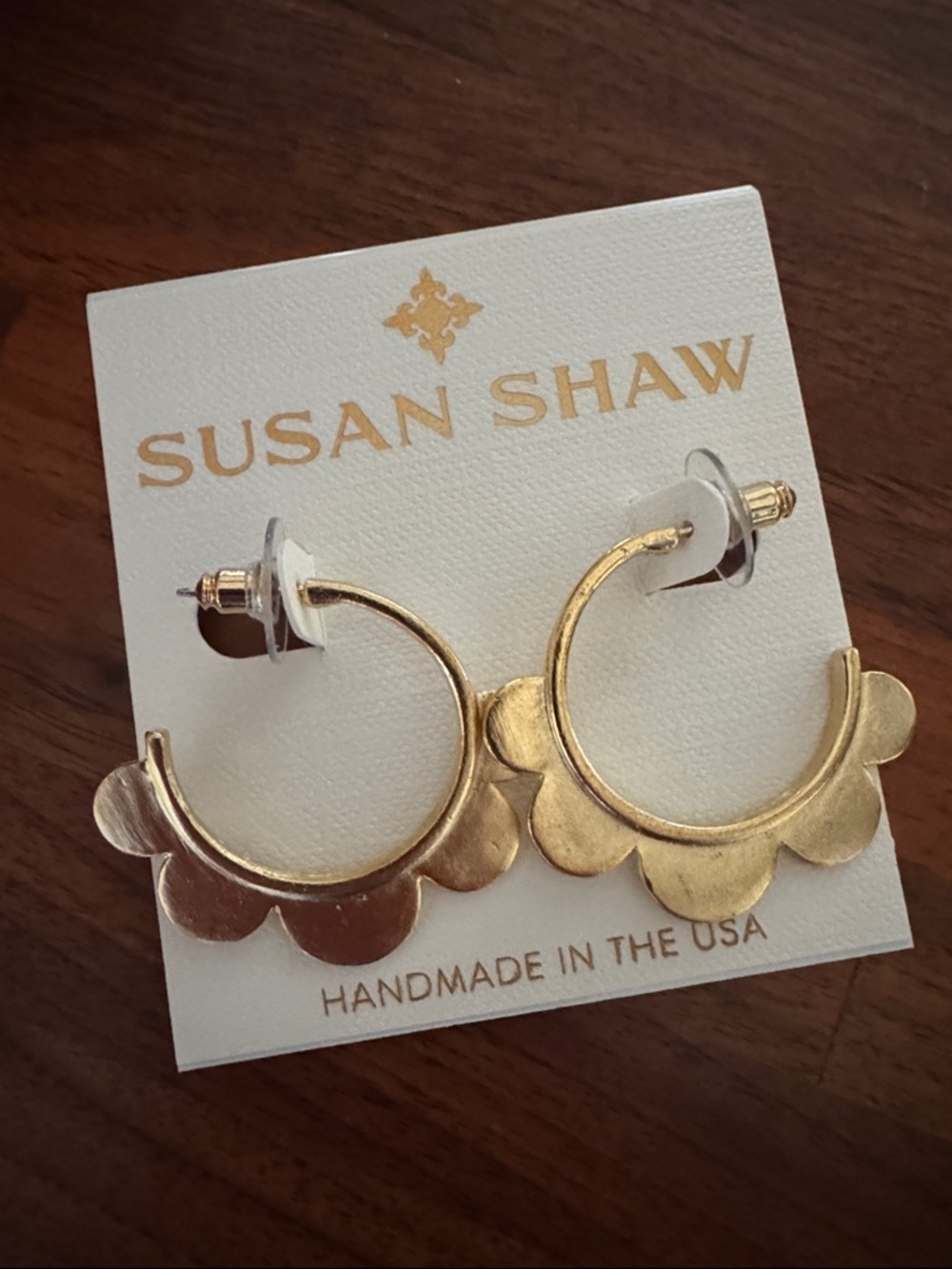 Adorable! Susan Shaw Gold Scallop Hoop Earrings — Elevated Everyday - Picture 4 of 4
